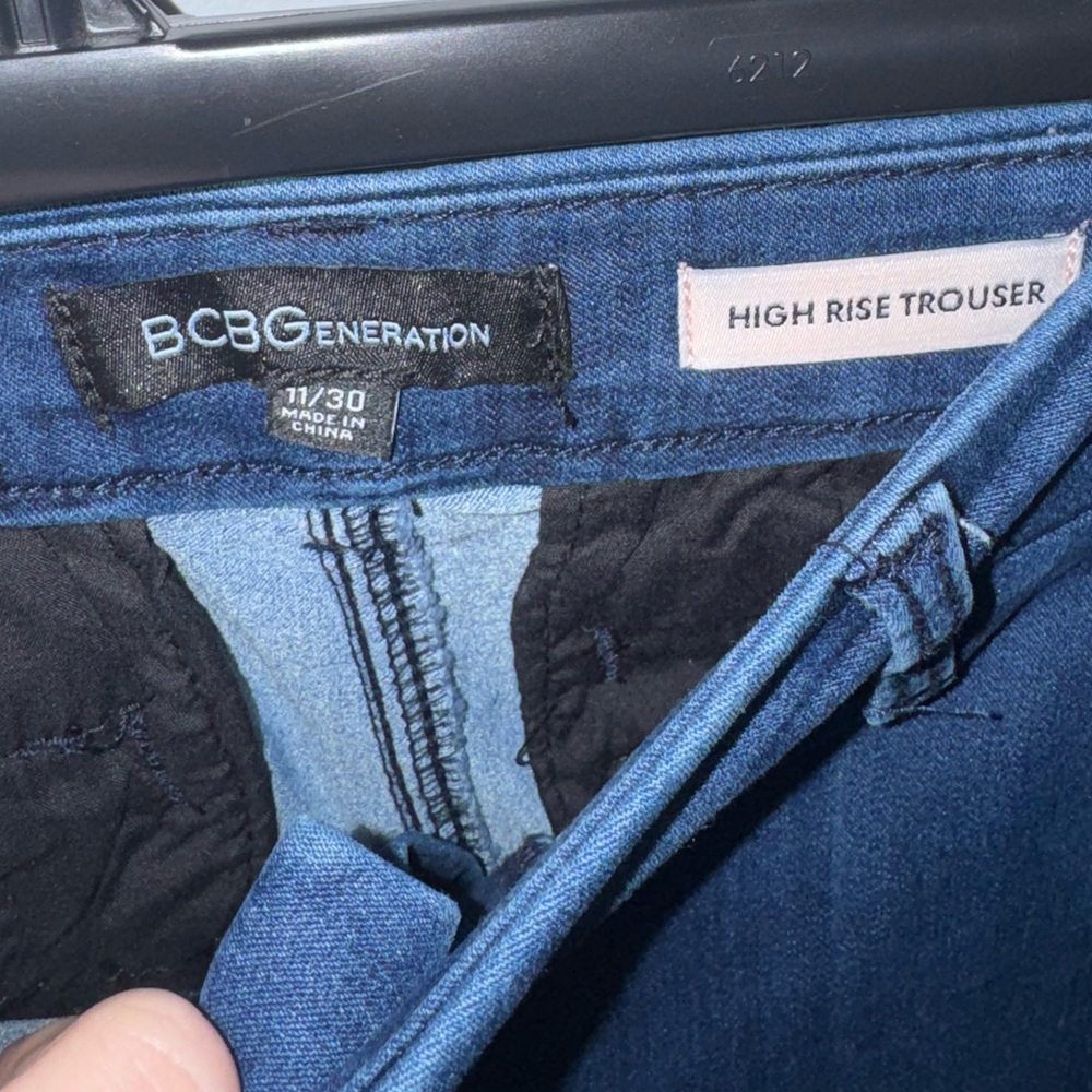 BCBGeneration Women’s Dark Washed High Rise Denim Trouser Pants Size 11/30 - Picture 3 of 5